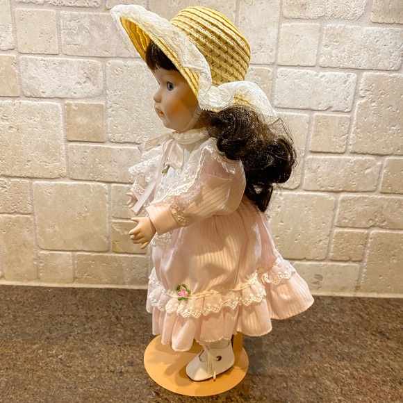 Bundle of 2 Vintage Brinn’s Porcelain Dolls - Picture 5 of 16